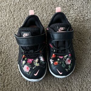 Black Floral Nike 7c